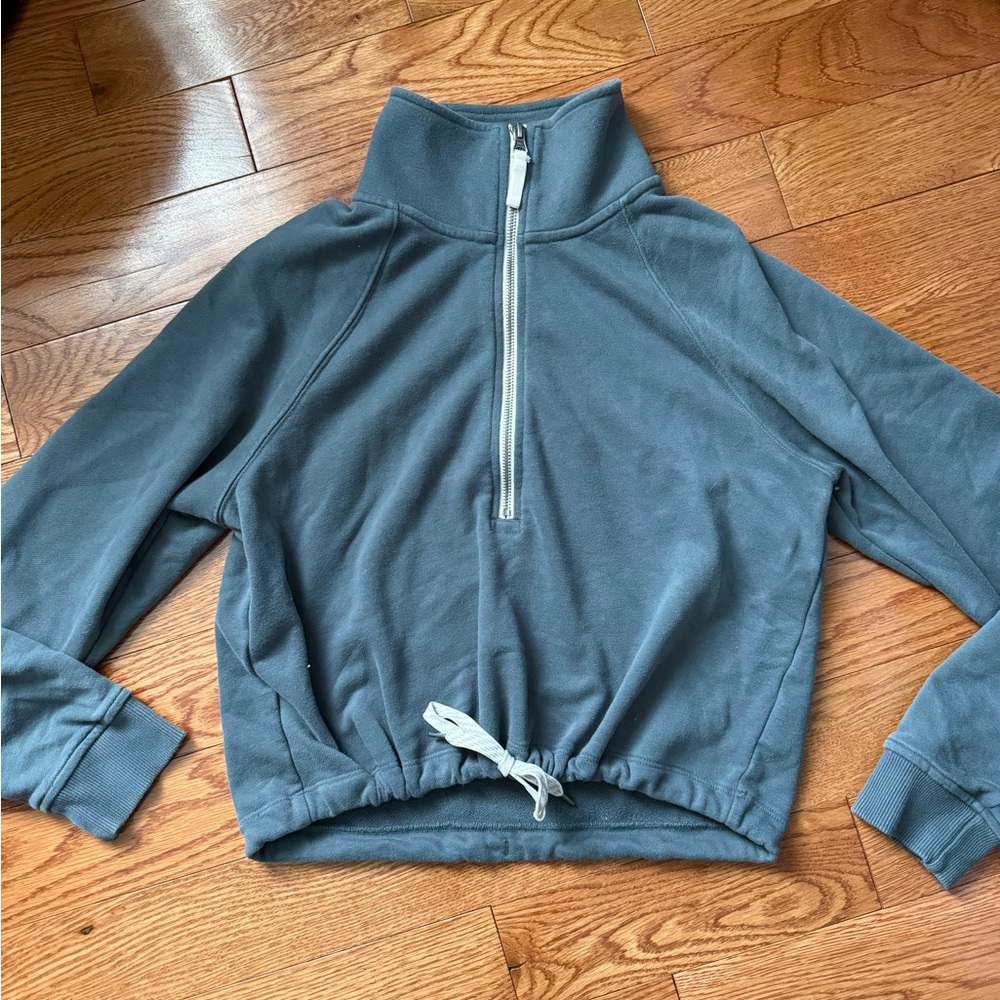 Vuori sweatshirt